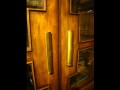 Витрина 4-х дверная Фримонт (Массив дерева, классика) в интерьере
